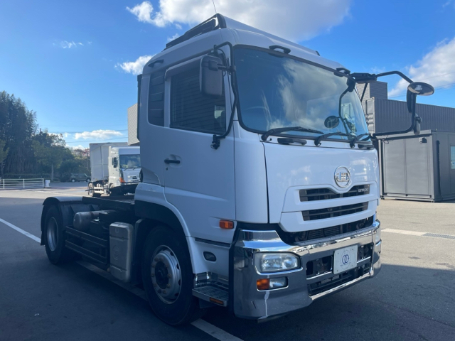 UDトラックス　クオン　シングルトラクタ　第五輪荷重11.4t