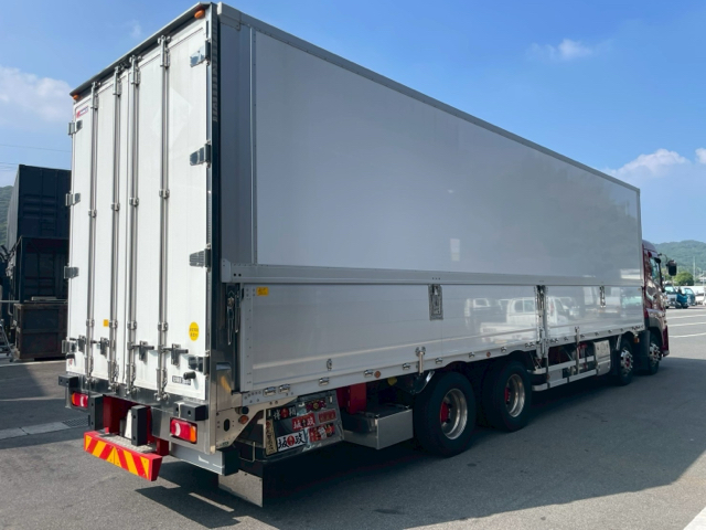 UDトラックス　クオン　冷凍ウイング