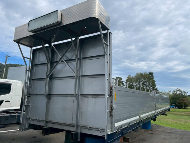 大型　高床平ボディ　荷台　UDクオンより取り外し