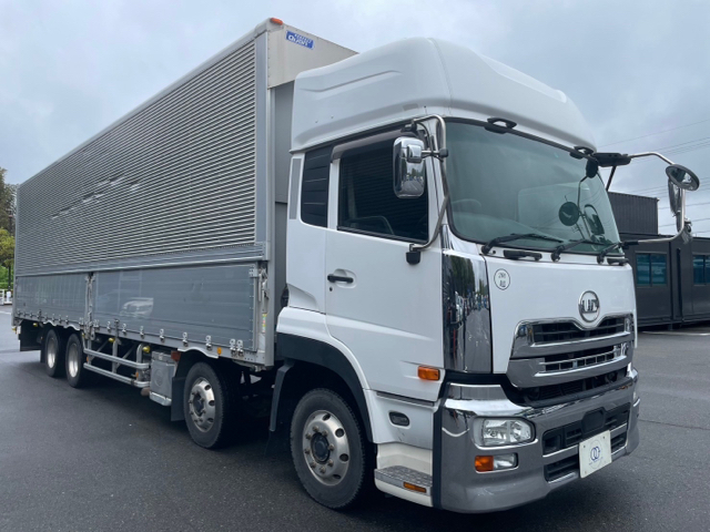 UDトラックス　クオン　4軸低床ウイング