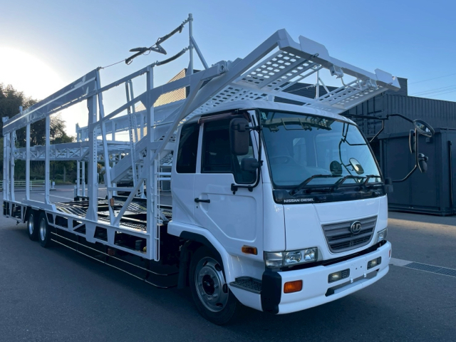 UDトラックス　コンドル　5台積みキャリアカー